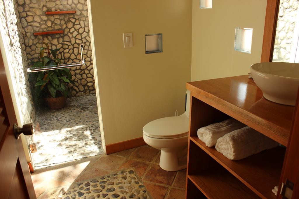 Coral Beach Village Resort Utila Szoba fotó